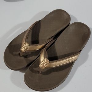 Vionic flip flops
